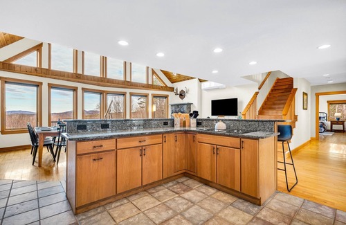 Bethel Cabin | POOL+HotTub+Sauna/Privacy+9miles to Sunday River