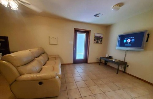 Yuma Cottage | Pool House Get-a-Way