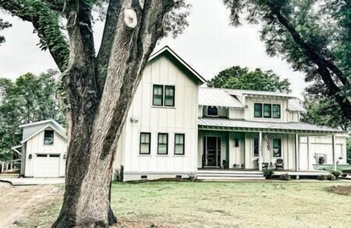 Hanahan House | Pool House on a tidal creek