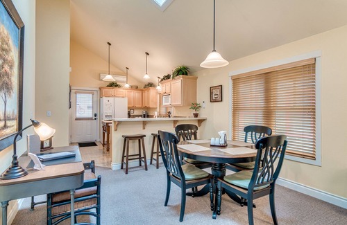 Sisters House | Pool, In Pine Meadows, 1 Level Cottage, Garage, 1 Blk to Town, Popular for Years