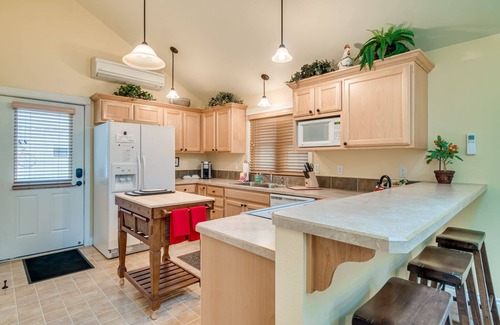 Sisters House | Pool, In Pine Meadows, 1 Level Cottage, Garage, 1 Blk to Town, Popular for Years