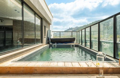 Haifa Apartment | Pool & Jacuzzi Seaview Penthouse by Sea N' Rent