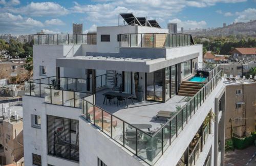 Haifa Apartment | Pool & Jacuzzi Seaview Penthouse by Sea N' Rent