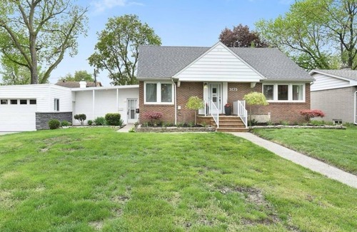 Windsor House | Pool oasis in heart of Windsor