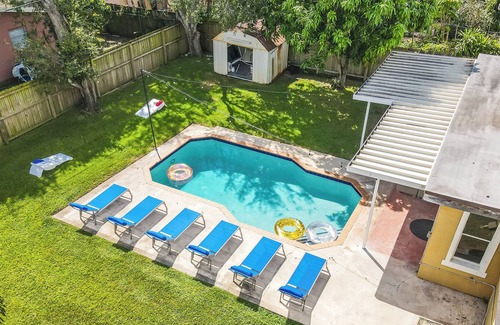 Driftwood House | Pool, Patio, Sleeps 8, 3 Bedroom 2 Full Bath, Parking, Keypad Entry, WiFi