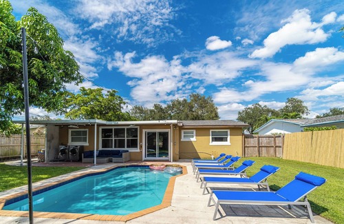 Driftwood House | Pool, Patio, Sleeps 8, 3 Bedroom 2 Full Bath, Parking, Keypad Entry, WiFi