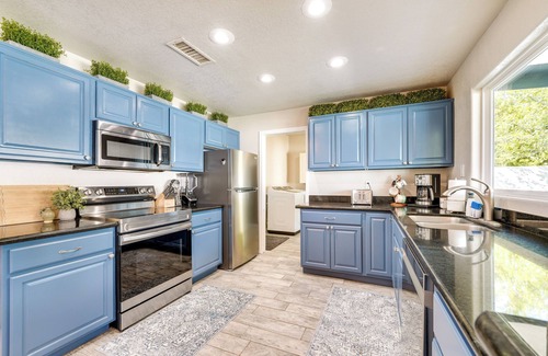 Chandler House | Pool, Putting Green & Games: Chandler Home!