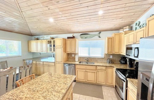 Marathon House | Pool! Quick Access via Vaca Cut! Dockage, Outdoor Space, Tons of Parking!