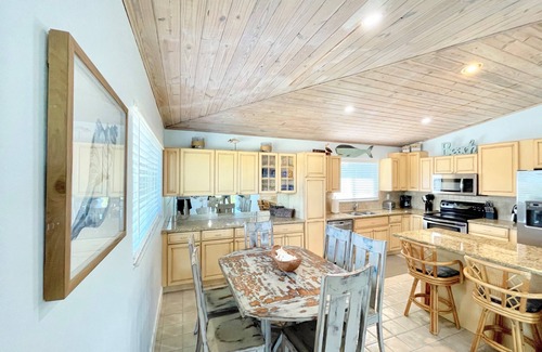 Marathon House | Pool! Quick Access via Vaca Cut! Dockage, Outdoor Space, Tons of Parking!