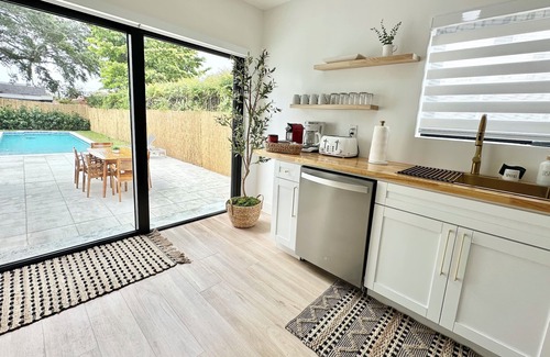 West Little Havana House | POOL- Sleeps 8- Mins to Calle 8 - SoBe - Brickell
