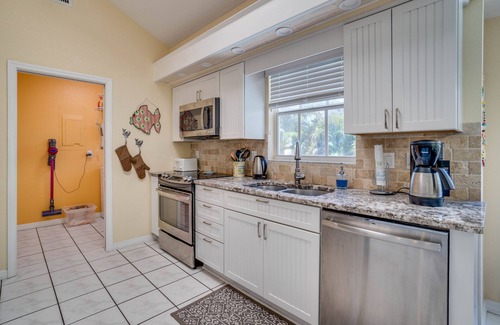 Holmes Beach House | Pool/Spa - Bahama Mama by SeaBreeze Vacation