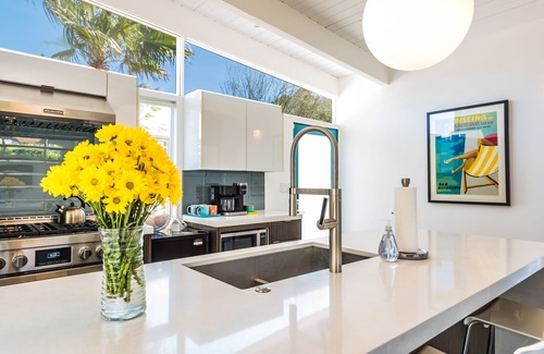 Racquet Club Estates House | Pool/Spa/Fire-pit/Mountain View/Close to town/Completely Updated Mid Century