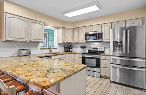 Fort Myers House | Pool, Spa, Kayaks, Bikes, Fishing Gear & More