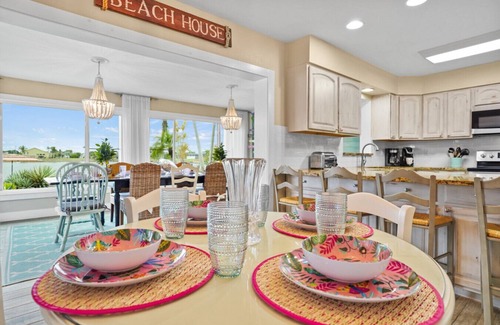 Fort Myers House | Pool, Spa, Kayaks, Bikes, Fishing Gear & More