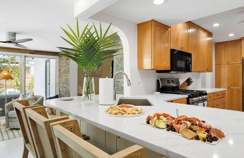 Palm Beach Shores House | Pool/Spa & Walk to the Beach Ping Pong Billiards