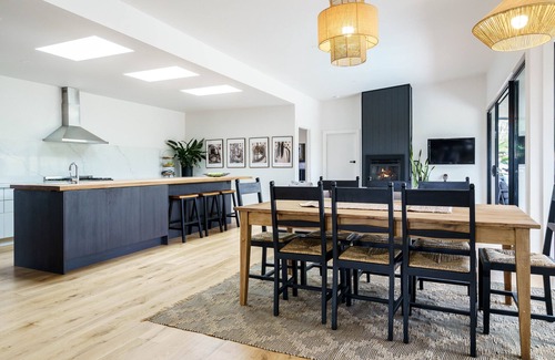 Rye House | Pool/Spa with the beach 150m away, sleeps 16