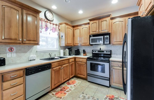 Hollister House | Pool&SplashPad&PlayGround OutTheBackDoor - LakeView-PoolTable-FoosBall+