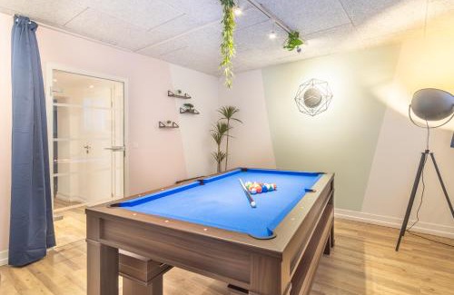 Suedvorstadt Apartment | pool table heaven, workstation, 4k TV, Netflix