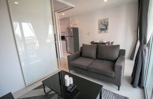 Kram Condo | Pool view 1 bdrm, High speed Wi-Fi near the beach