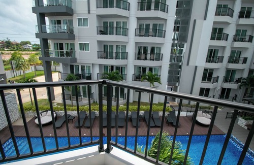 Kram Condo | Pool view 1 bdrm, High speed Wi-Fi near the beach