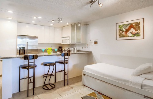 North Pacific Beach Condo | Pool View Condo - walk to beach, restaurants and shops.