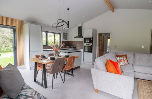 Meifod Cottage | POOL VIEW, family friendly, with hot tub in Meifod, Powys