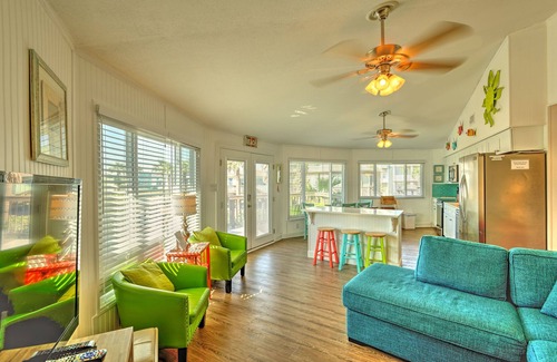 Port Aransas House | Pool View House in Sunday Villas. Great Pool. Short walk to Beach, King bed