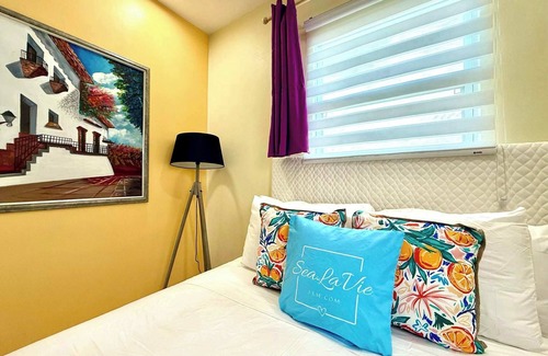 Simpson Bay House | Pool View Room 7 with AC and Rooftop Pool