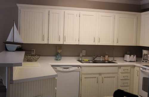 Hilton Head Island Condo | Pool view.Spacious 2 bedroom 2 bath Condo/S.FOREST BEACH/Indoor/Outdoor Pools