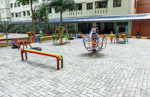 Kebagusan Apartment | Pool View Studio at Kebagusan City Apartment By Travelio