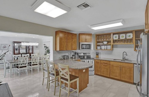 Garden Isles House | Pool & Waterfront Home! Kayak+1 Mile To Beach!