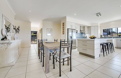 Yeppoon House | POOL WITH SEAVIEWS AND ENDLESS ENTERTAINING