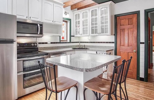 Northampton House | Pool! Zoo, The Hill, Downtown STL, Macklind, SO CLOSE!