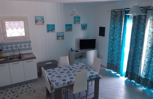 Viddalba Cottage | Poolfront townhouse just minutes from the sea