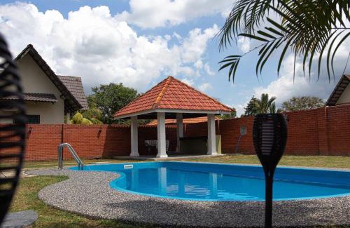 Alor Gajah Villa | Poolhomestay Raudhah Intan