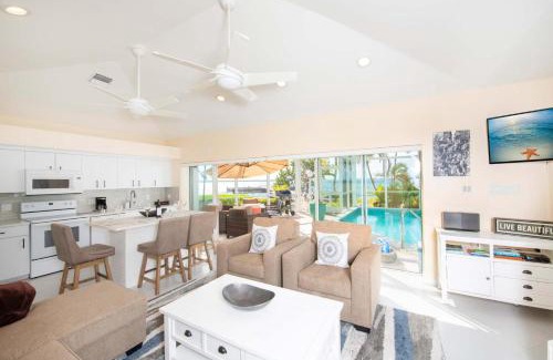 Rum Point Apartment | Pools of the Kai 10