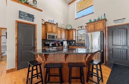 Hollister House | Pools Pvt Hot Tub near Thunder Ridge & Big Cedar.