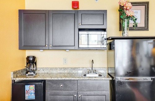 Myrtle Beach Apartment | Pools & Spas: Beachfront Studio at Landmark Resort