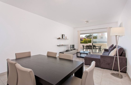 Vale de Parra Apartment | Poolside Albufeira Apartment by Ideal Homes