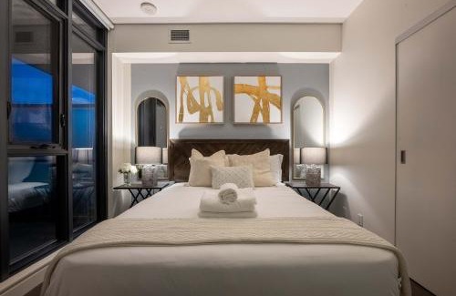 Connaught House | Poolside Bliss w Rocky MTN & Tower Views - FREE Banff Pass, Outdoor Pool, Parking, Gym, & Wine!