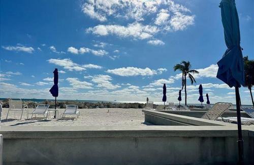 Key West Apartment | Poolside Breeze Retreat