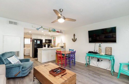Corpus Christi Condo | Poolside Condo at Beachfront Complex for Ultimate Relaxation