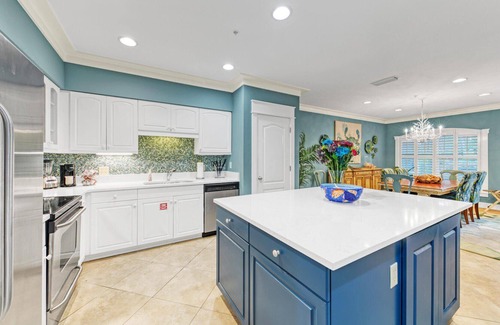 Seagrove Beach Condo | 🦩​​​​​​​Poolside Condo ~ Private Beach Access ~ Beach Service🦩