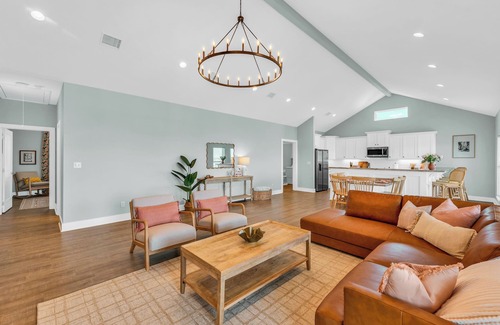Port Bolivar House | Poolside Family Fun w/Slide & Sun—4 Min to Beach!