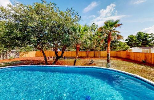 Navarre House | Poolside Palms Paradise