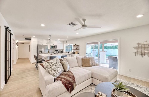 Paradise Valley Village House | Poolside Paradise - 4bed Home in Perfect Location
