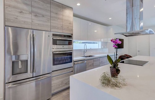 Coral Way House | Poolside Sanctuary 4B/4B – Last Minute Booking Sale!