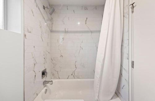 Roosevelt Apartment | Poolside Studio in Central DTPH Location w/Pool