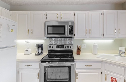 East End House | Poolside townhouse with deck, beach gear, washer/dryer, on-site pool, grill