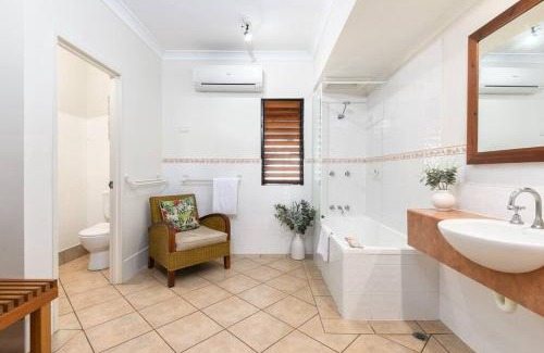 Port Douglas Apartment | Poolside Villa - Hibiscus 40a